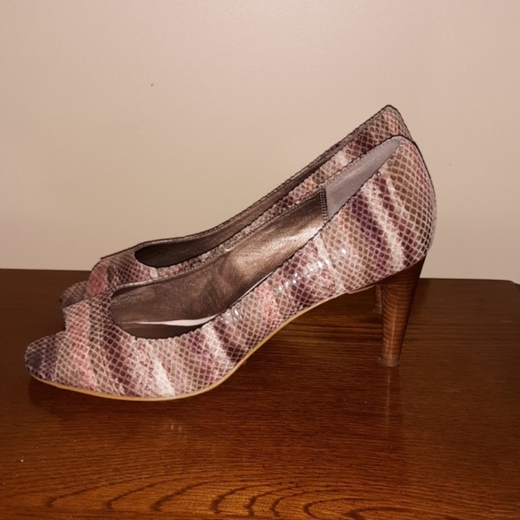 Moda Reflex Faux Snakeskin Peep Toe Heels - Picture 3 of 5